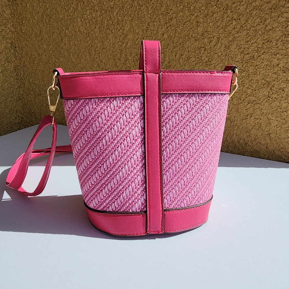 AR New York Women's Weekend Pink Straw Bucket Bag Crossbody - Picture 5 of 10